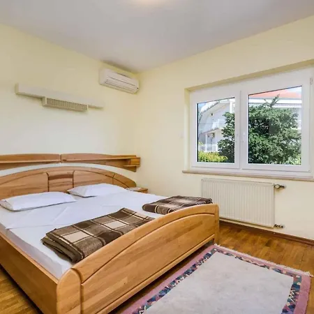 Six-bedroom In I Appartamento Crikvenica