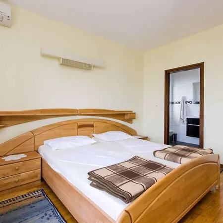 Appartamento Six-bedroom In I