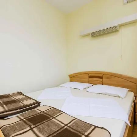 Six-bedroom In I