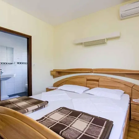 Six-bedroom In I Crikvenica