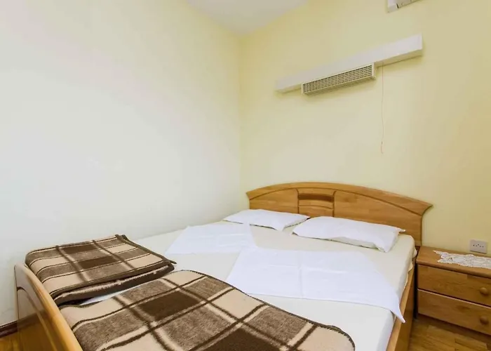 Six-bedroom In I