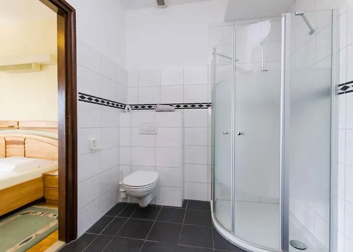 Six-bedroom In I