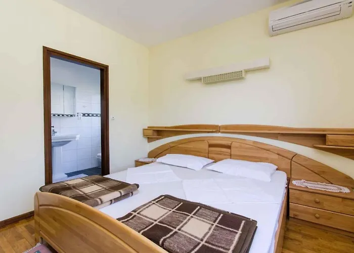 Six-bedroom In I Crikvenica