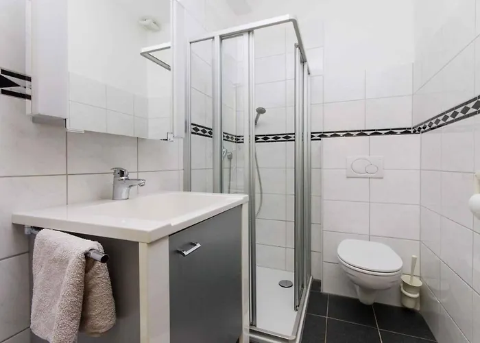 Six-bedroom In I Crikvenica