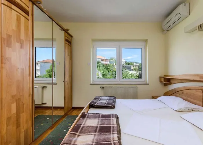 Six-bedroom In I Crikvenica