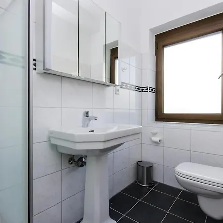 Lejlighed Six-bedroom In I