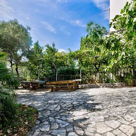 Six-bedroom In I Apartment