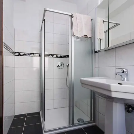 Six-bedroom In I Apartment