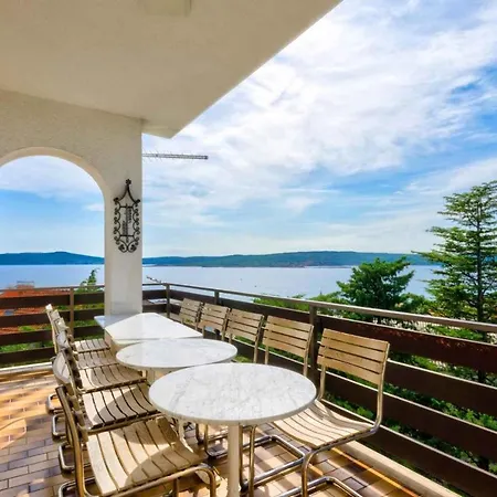 Six-bedroom In I Apartment