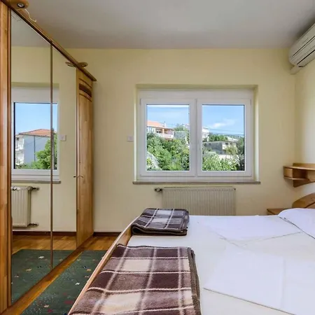 Six-bedroom In I Crikvenica