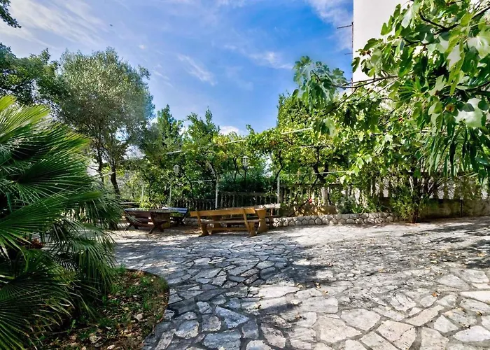 Six-bedroom In I Apartman